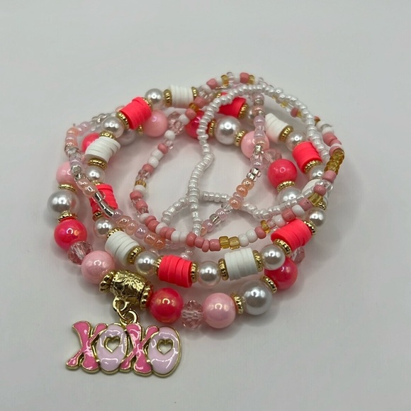 5PC XOXO Charm Pink and Faux Pearl Bracelet Stack - Picture 1 of 4